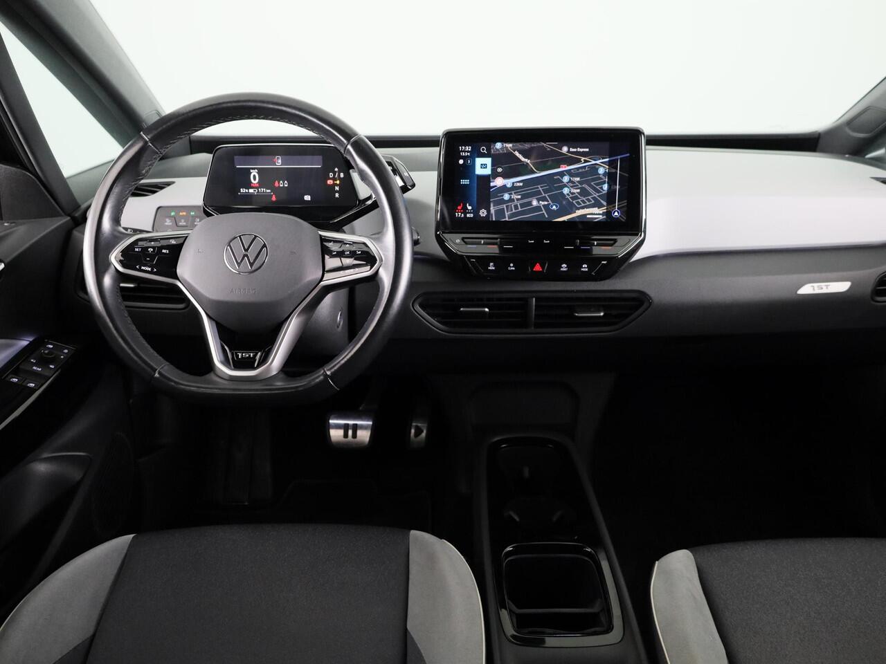 Volkswagen ID.3 First Plus 58 kWh 204 pk | Navigatie | Trekhaak (afneembaar) | Parkeersensoren | Achteruitrijcamera | Stoelverwarming |