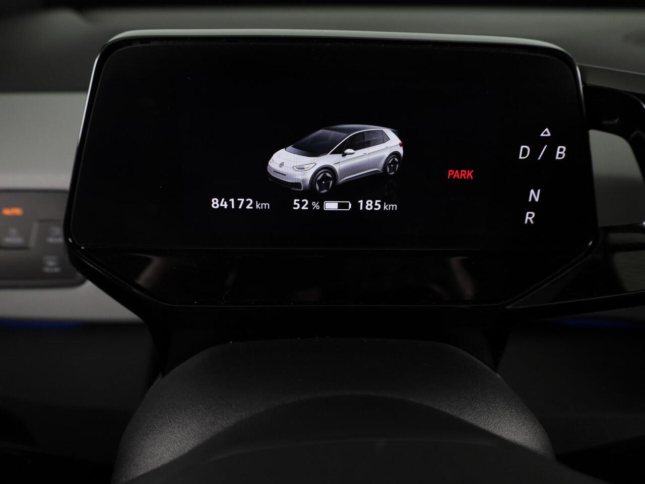 Volkswagen ID.3 First Plus 58 kWh 204 pk | Navigatie | Trekhaak (afneembaar) | Parkeersensoren | Achteruitrijcamera | Stoelverwarming |