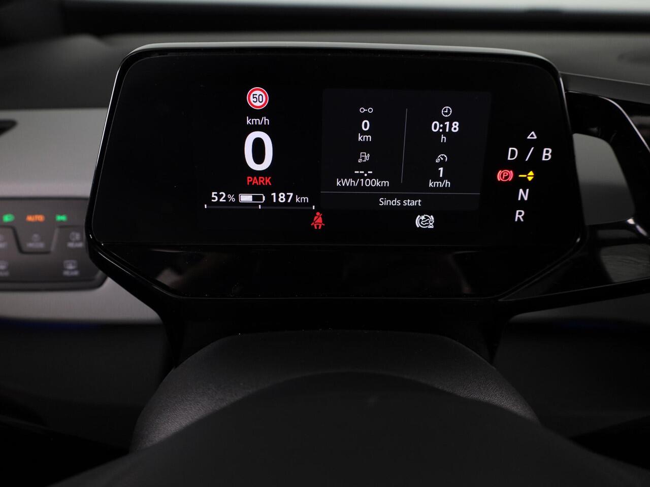 Volkswagen ID.3 First Plus 58 kWh 204 pk | Navigatie | Trekhaak (afneembaar) | Parkeersensoren | Achteruitrijcamera | Stoelverwarming |