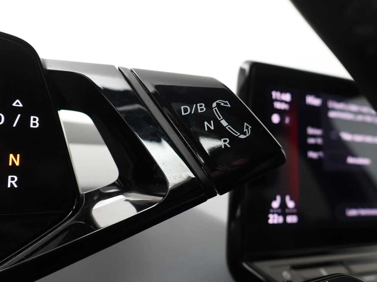 Volkswagen ID.3 First Plus 58 kWh | 204 PK | SoH 90% | Navigatiesysteem | Matrix LED koplampen | Achteruitrijcamera | Voorstoelen verwarmd |