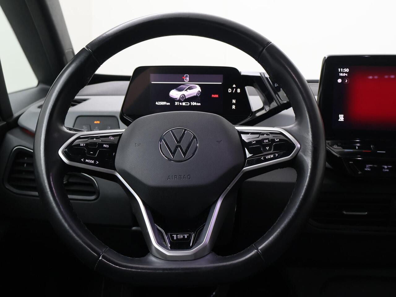 Volkswagen ID.3 First Plus 58 kWh | 204 PK | SoH 90% | Navigatiesysteem | Matrix LED koplampen | Achteruitrijcamera | Voorstoelen verwarmd |