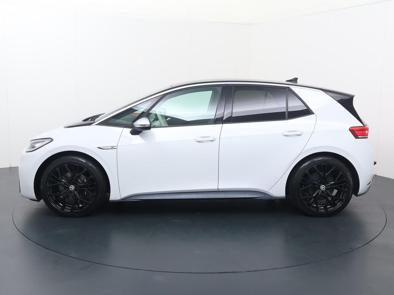 Volkswagen ID.3 First Plus 58 kWh | 204 PK | Automaat | SoH 91% | Stoelverwarming | Afneembare trekhaak | LED Matrix | 20'' LM velgen |