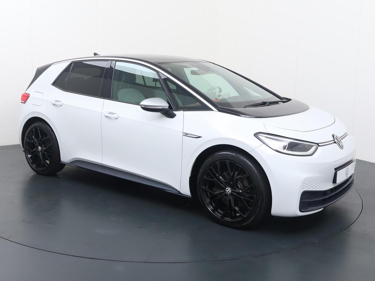 Volkswagen ID.3 First Plus 58 kWh | 204 PK | Automaat | SoH 91% | Stoelverwarming | Afneembare trekhaak | LED Matrix | 20'' LM velgen |