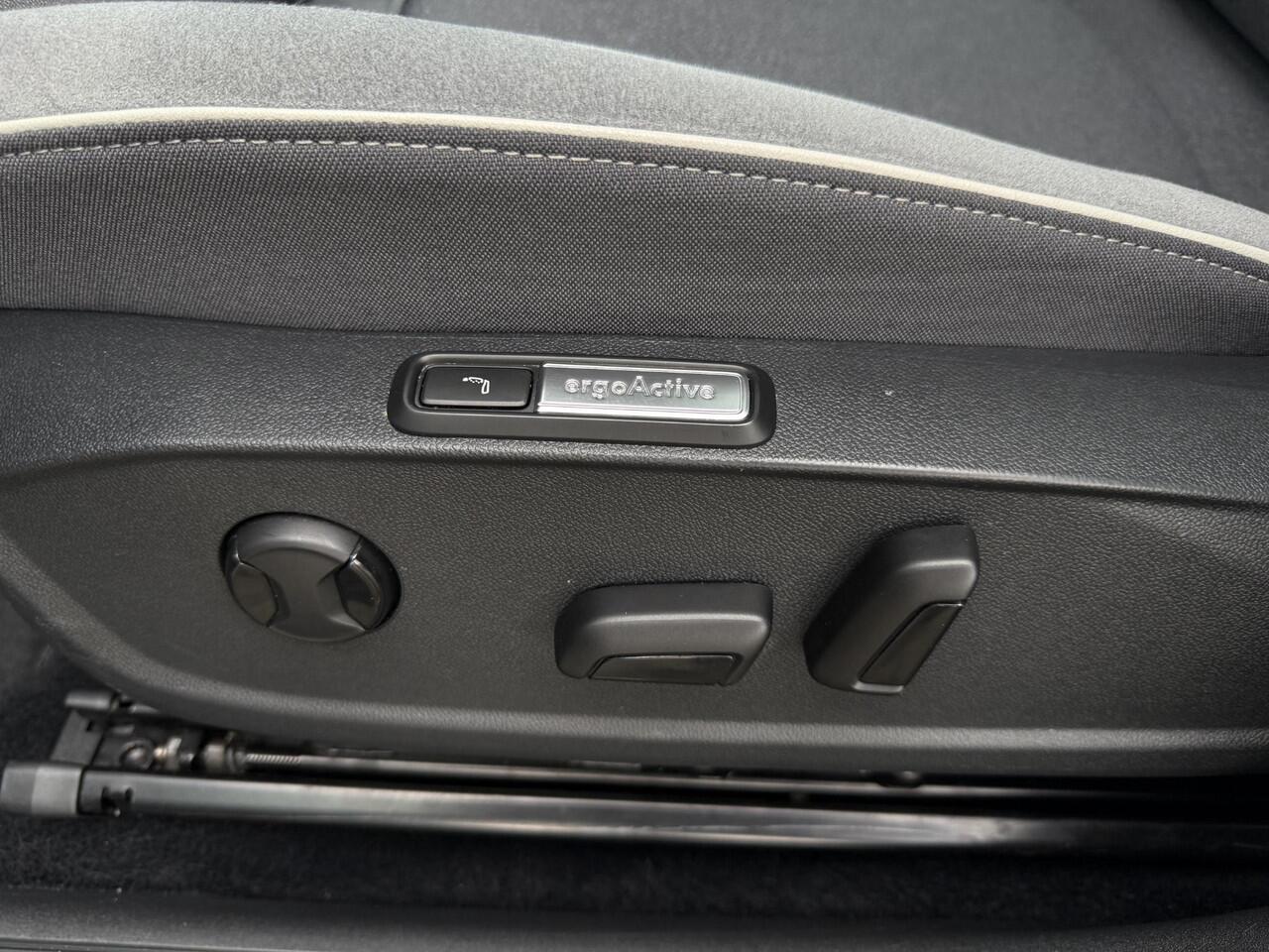 Volkswagen ID.3 First Max 58 kWh ?SOH 94.5% ?Panoramadak ?Matrix LED ?Full LED ?Stuur- Stoelverwarming ?Sfeerverlichting ?Navigatie ?Camera ?Trekhaak ?Lichtmetaal 20" ?Parkeersensoren