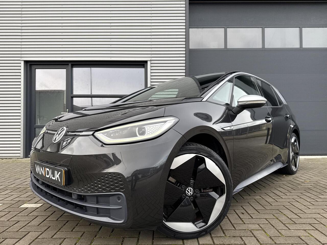 Volkswagen ID.3 First Max 58 kWh ?SOH 94.5% ?Panoramadak ?Matrix LED ?Full LED ?Stuur- Stoelverwarming ?Sfeerverlichting ?Navigatie ?Camera ?Trekhaak ?Lichtmetaal 20" ?Parkeersensoren