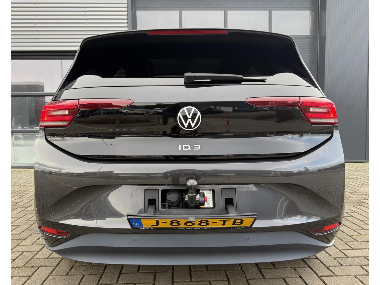 Volkswagen ID.3 First Max 58 kWh ?SOH 94.5% ?Panoramadak ?Matrix LED ?Full LED ?Stuur- Stoelverwarming ?Sfeerverlichting ?Navigatie ?Camera ?Trekhaak ?Lichtmetaal 20" ?Parkeersensoren