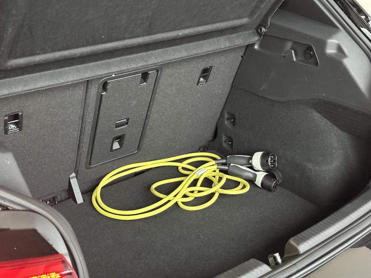 Volkswagen ID.3 First Plus 58 kWh SOH 94 % | NAVIGATIE | ACHTERUITRIJCAMERA | PARKEERSENSOREN VOOR-/ACHTER | APPLE CARPLAY/ANDROID AUTO