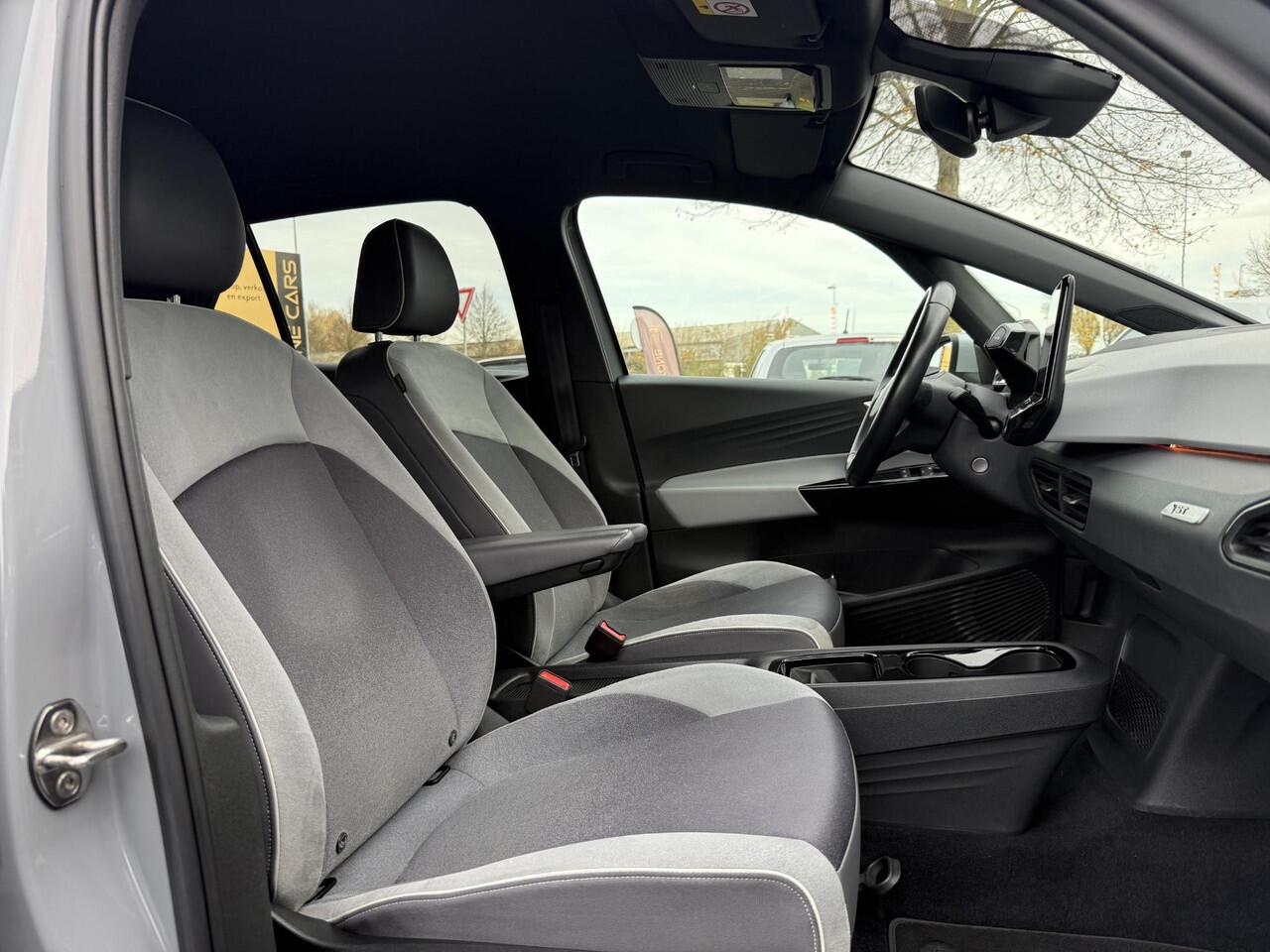 Volkswagen ID.3 First Plus 58 kWh Navi,Camera,Pdc V+A,Stoelverwarming,Lm velgen,N.A.P,Apk tot 11-2026