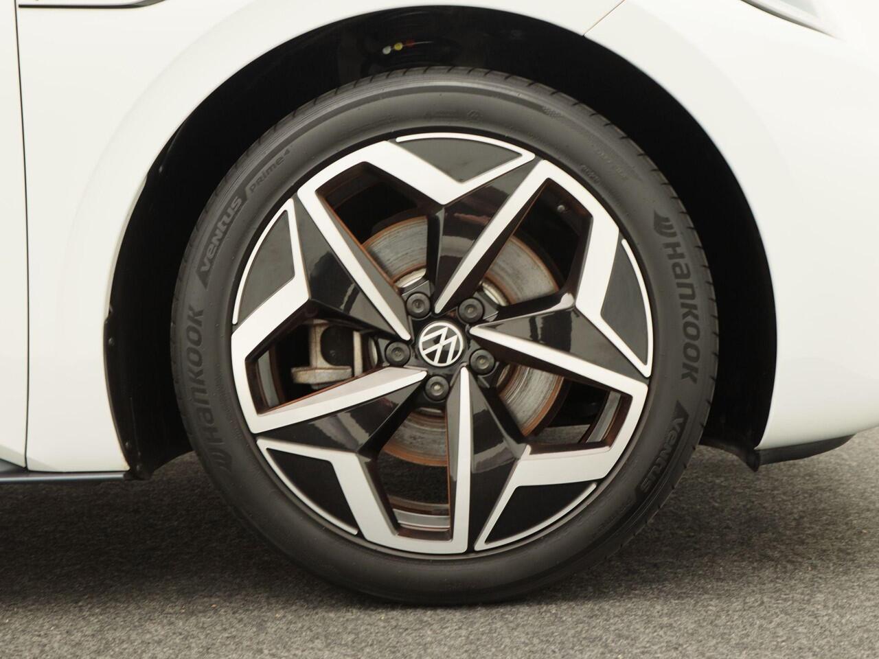 Volkswagen ID.3 First Plus 58 kWh 204 Pk Automaat | Adaptive Cruise | Climate Control | Stoelverwarming | Navigatie | Camera | Carplay | 19 inch | 124.915 Km!!