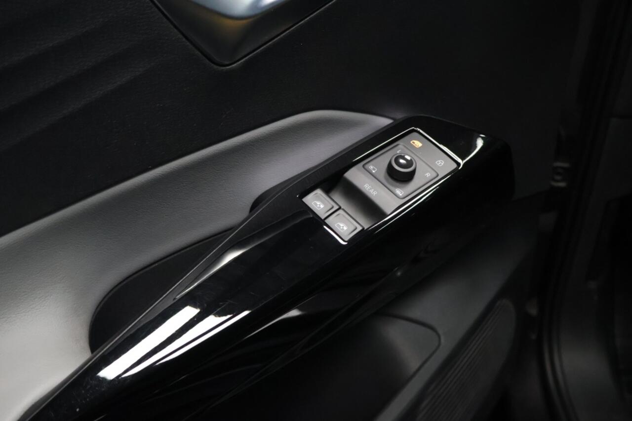 Volkswagen ID.3 First Plus 58 kWh | Matrix | Navigatie | Camera