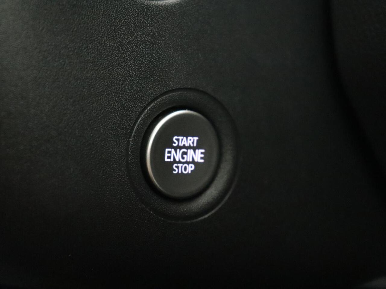 Volkswagen ID.3 First 58 kWh | Stoel & stuurverwarming | Adaptive cruise | Camera | Carplay | Navigatie | Full LED | Parkeerhulp | 18" lichtmetalen velgen