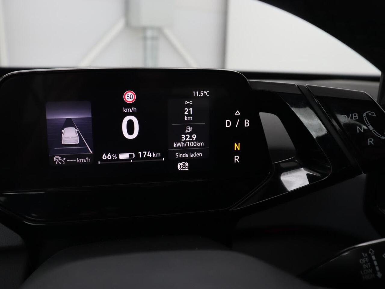 Volkswagen ID.3 First 58 kWh | Stoel & stuurverwarming | Adaptive cruise | Camera | Carplay | Navigatie | Full LED | Parkeerhulp | 18" lichtmetalen velgen