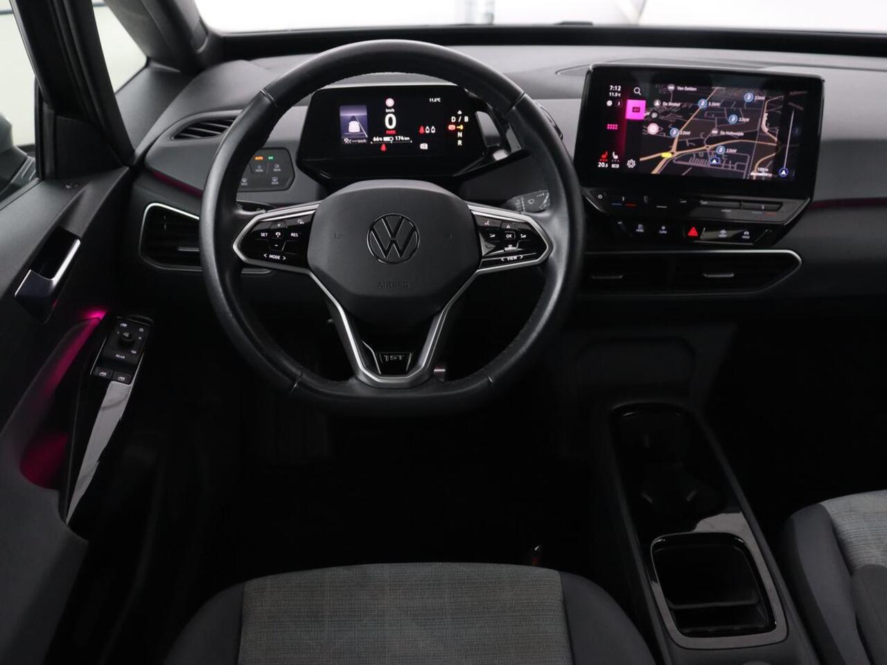 Volkswagen ID.3 First 58 kWh | Stoel & stuurverwarming | Adaptive cruise | Camera | Carplay | Navigatie | Full LED | Parkeerhulp | 18" lichtmetalen velgen