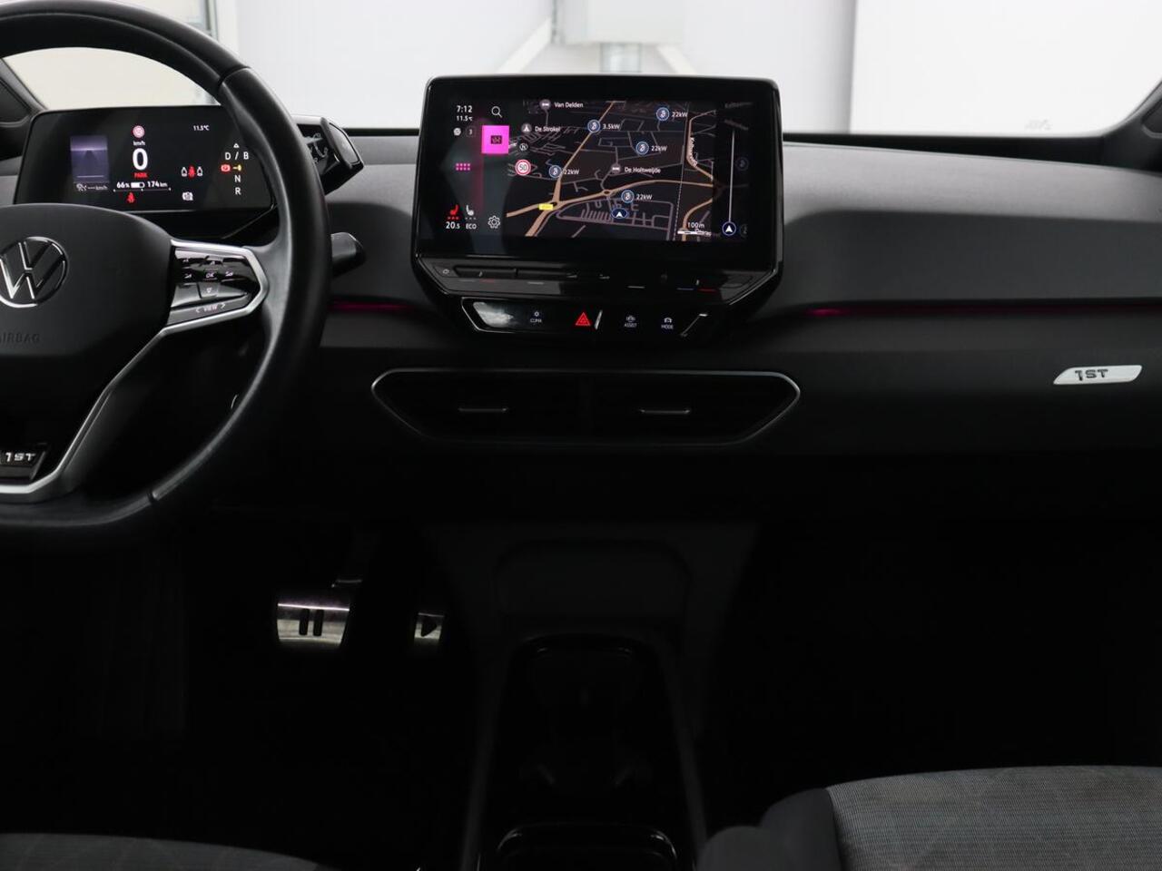 Volkswagen ID.3 First 58 kWh | Stoel & stuurverwarming | Adaptive cruise | Camera | Carplay | Navigatie | Full LED | Parkeerhulp | 18" lichtmetalen velgen