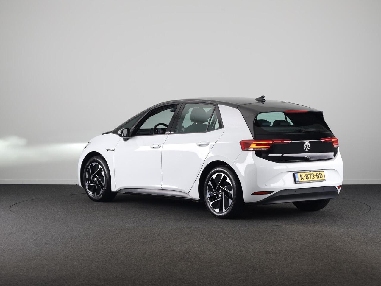 Volkswagen ID.3 First 58 kWh 204 PK | SOH 93% | Steunhaak | Navigatie | Parkeersensoren | Stoelverwarming |