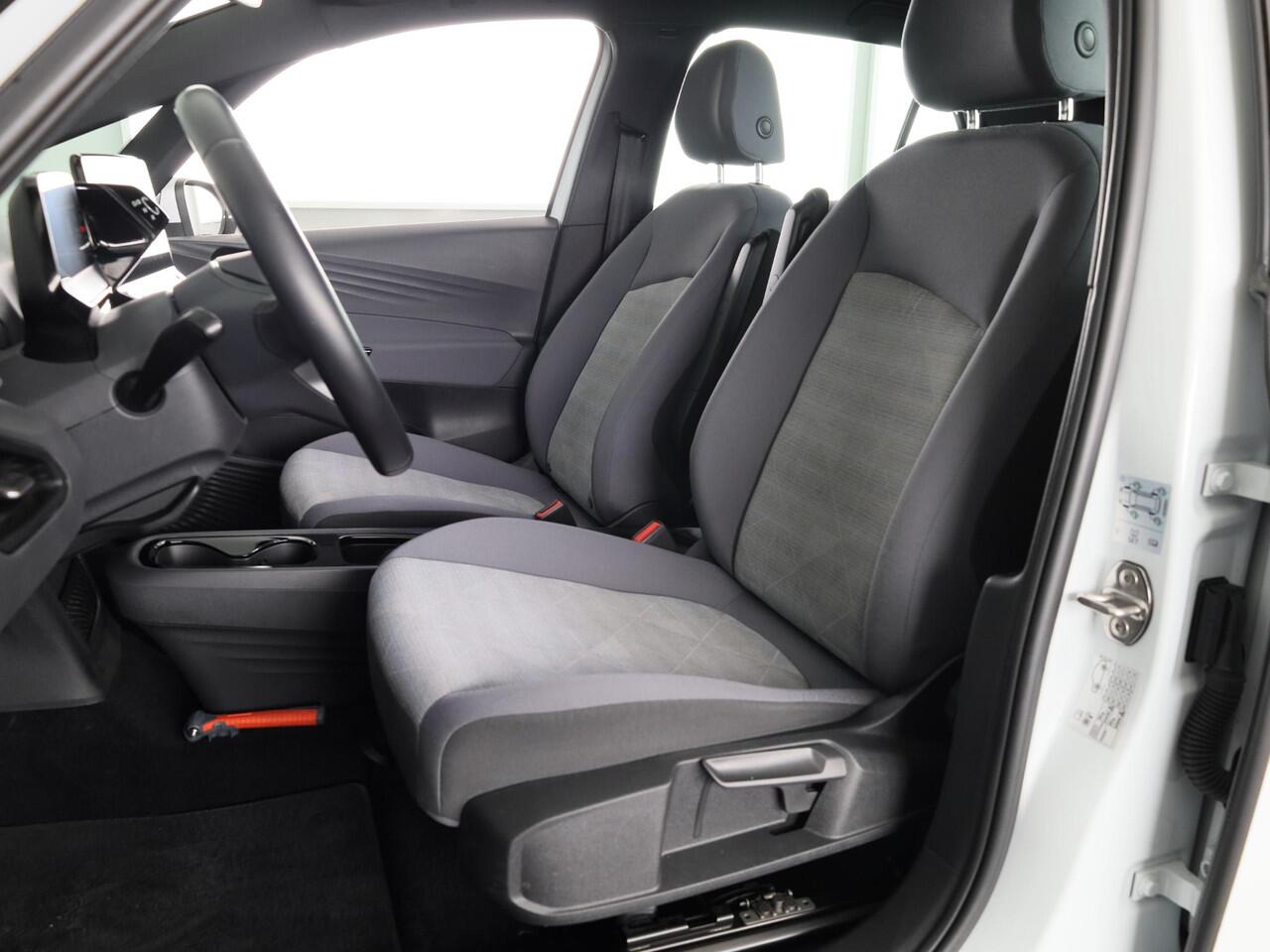 Volkswagen ID.3 First 58 kWh 204 PK | SOH 93% | Steunhaak | Navigatie | Parkeersensoren | Stoelverwarming |