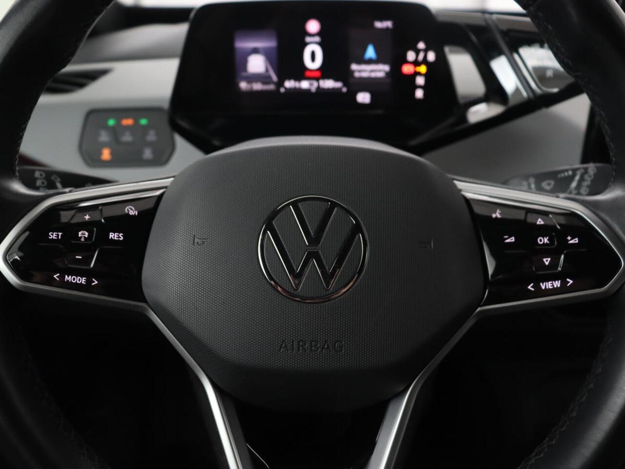 Volkswagen ID.3 First Plus 58 kWh | Stoel & stuurverwarming | Camera | Adaptive cruise | Sfeerverlichting | Carplay | Navigatie | Matrix LED | Parkeerhulp | Sfeerverlichting | Climate control