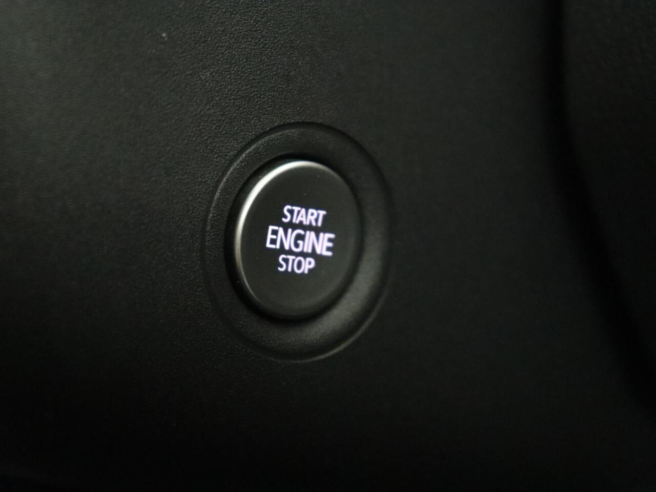 Volkswagen ID.3 First Plus 58 kWh | Stoel & stuurverwarming | Camera | Adaptive cruise | Sfeerverlichting | Carplay | Navigatie | Matrix LED | Parkeerhulp | Sfeerverlichting | Climate control