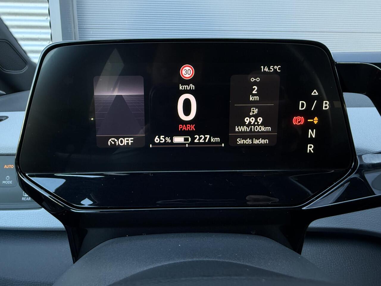 Volkswagen ID.3 First Plus 58 kWh ?SOH 93.7% ?Rijklaarprijs ?Matrix LED ?Full LED ?Alcantara ?Sfeerverlichting ?Navigatie ?Camera ?Lichtmetaal 19" ?Parkeersensoren