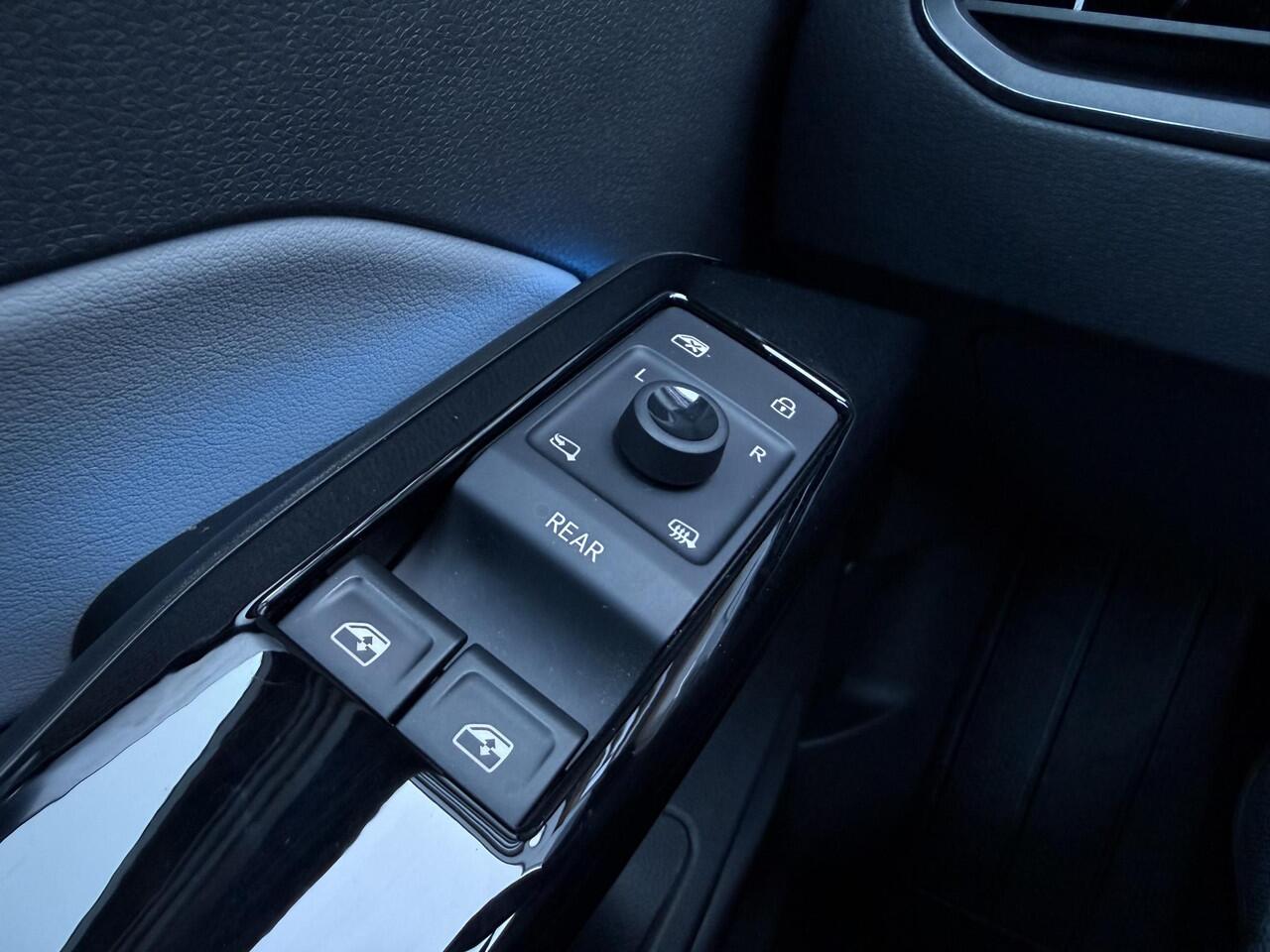 Volkswagen ID.3 First Plus 58 kWh ?SOH 93.7% ?Rijklaarprijs ?Matrix LED ?Full LED ?Alcantara ?Sfeerverlichting ?Navigatie ?Camera ?Lichtmetaal 19" ?Parkeersensoren