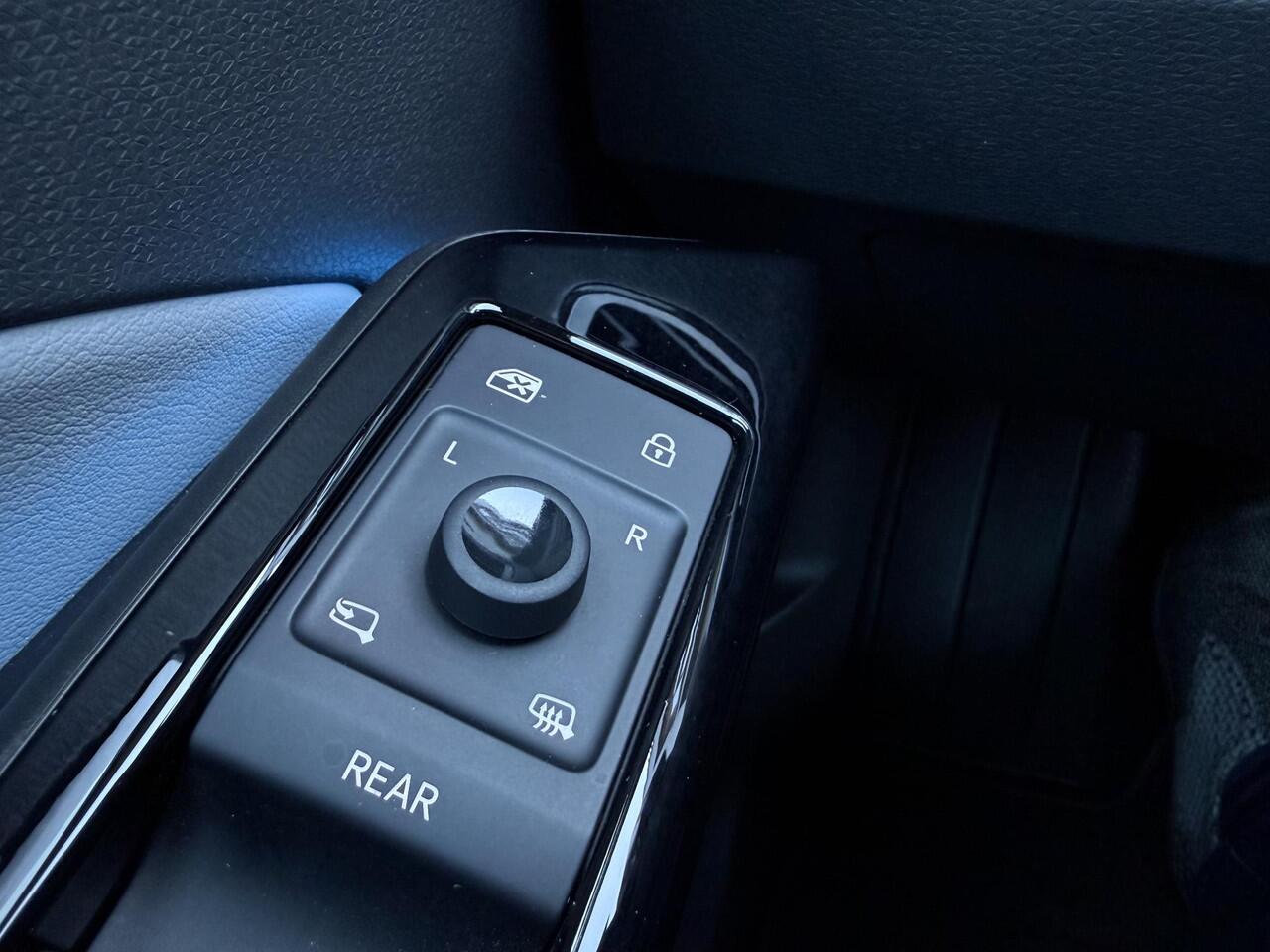 Volkswagen ID.3 First Plus 58 kWh ?SOH 93.7% ?Rijklaarprijs ?Matrix LED ?Full LED ?Alcantara ?Sfeerverlichting ?Navigatie ?Camera ?Lichtmetaal 19" ?Parkeersensoren