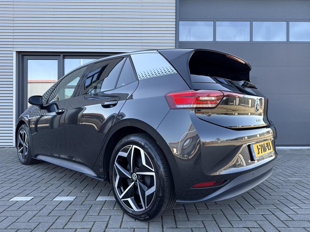 Volkswagen ID.3 First Plus 58 kWh ?SOH 93.7% ?Rijklaarprijs ?Matrix LED ?Full LED ?Alcantara ?Sfeerverlichting ?Navigatie ?Camera ?Lichtmetaal 19" ?Parkeersensoren