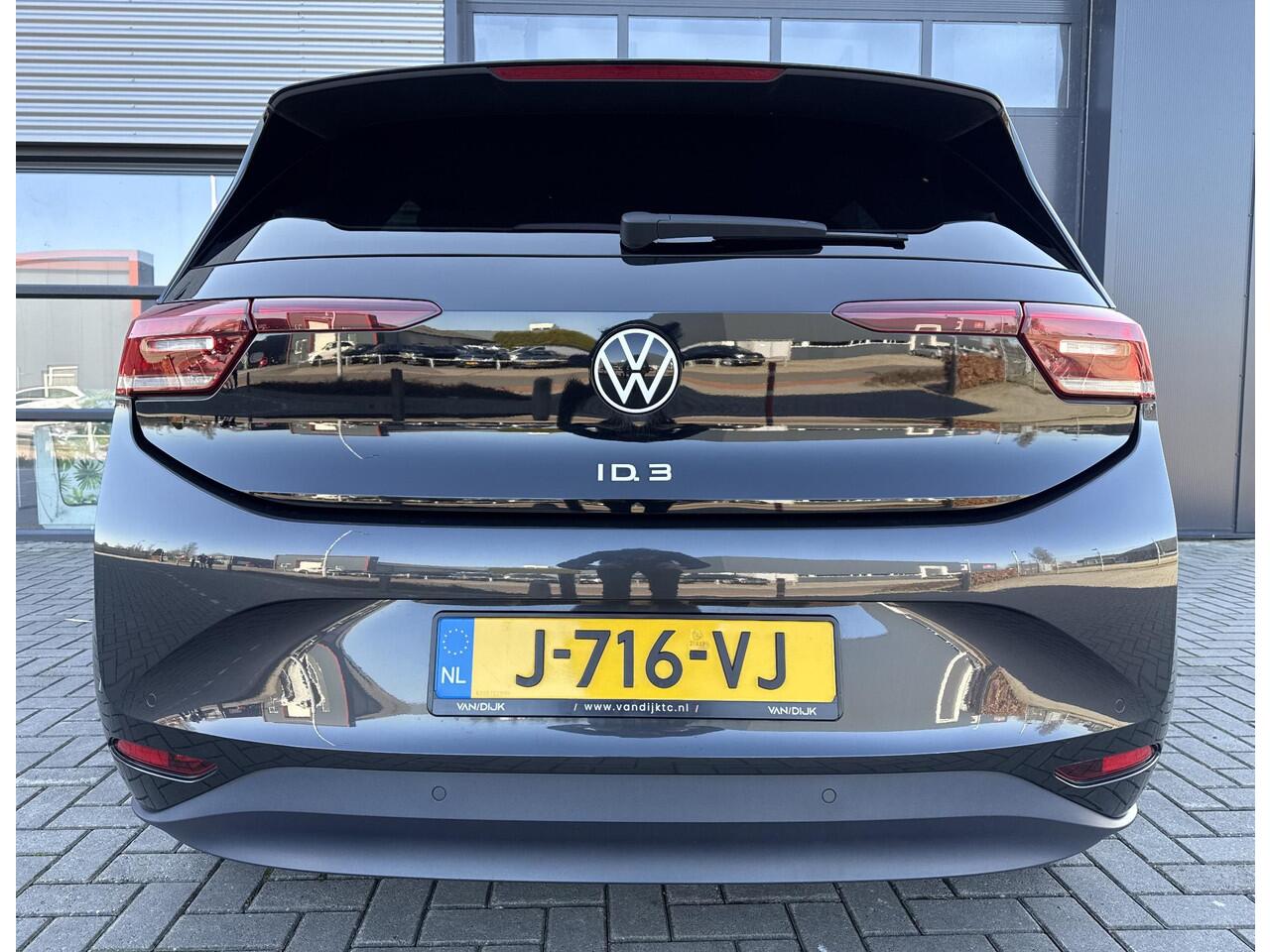 Volkswagen ID.3 First Plus 58 kWh ?SOH 93.7% ?Rijklaarprijs ?Matrix LED ?Full LED ?Alcantara ?Sfeerverlichting ?Navigatie ?Camera ?Lichtmetaal 19" ?Parkeersensoren
