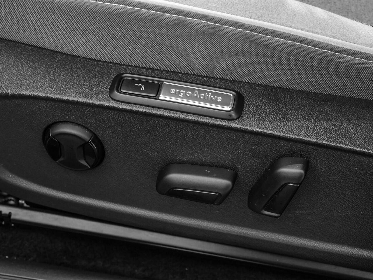 Volkswagen ID.3 First Max 204pk 58 kWh · Panoramadak · Camera · Apple/Android Car Play · Dodehoek Detectie · 20'' Inch · Steunhaak ·