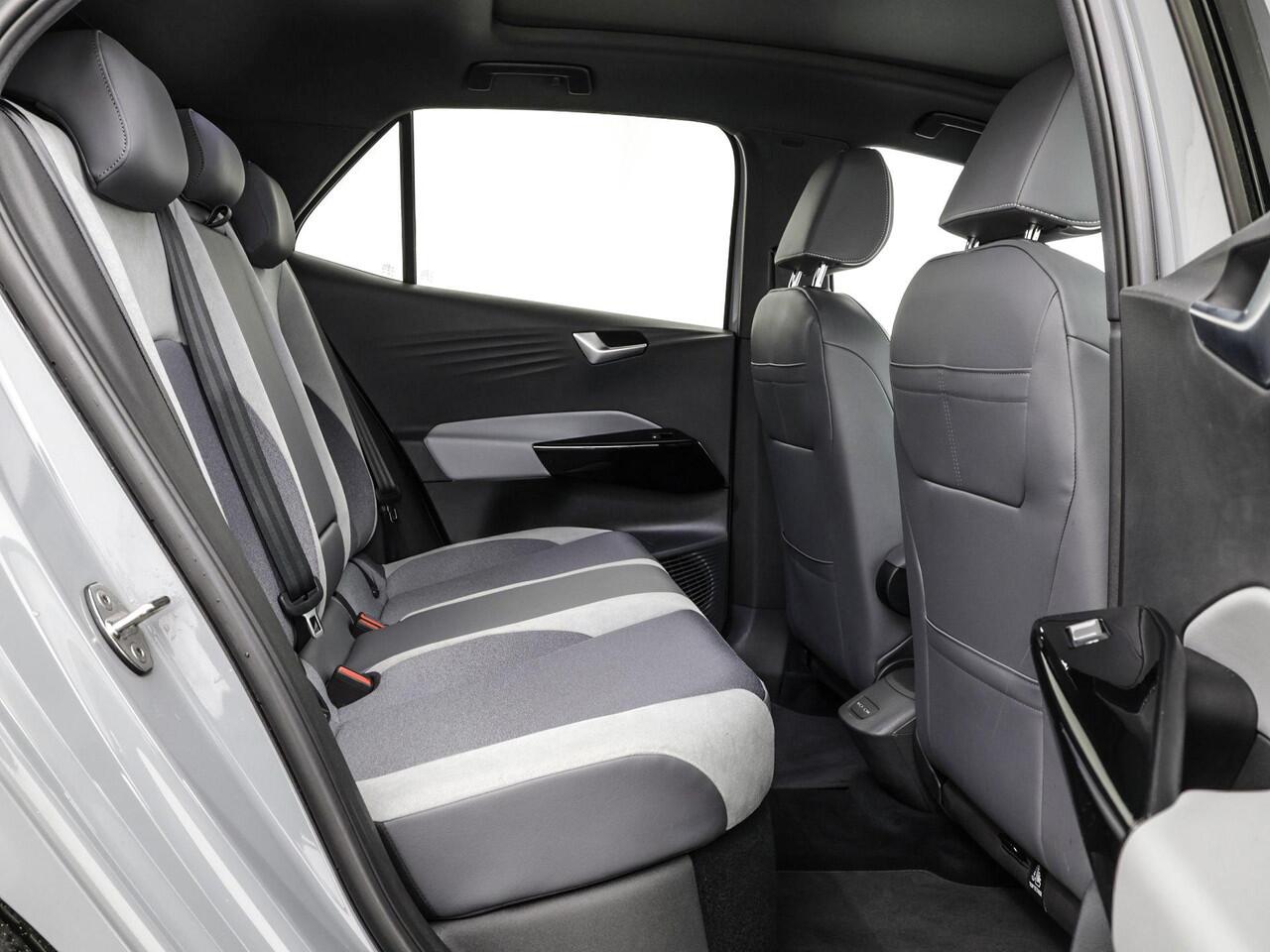 Volkswagen ID.3 First Max 204pk 58 kWh · Panoramadak · Camera · Apple/Android Car Play · Dodehoek Detectie · 20'' Inch · Steunhaak ·