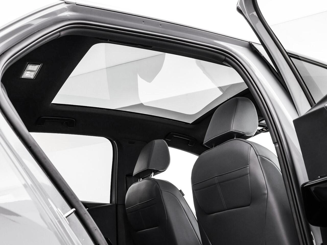 Volkswagen ID.3 First Max 204pk 58 kWh · Panoramadak · Camera · Apple/Android Car Play · Dodehoek Detectie · 20'' Inch · Steunhaak ·