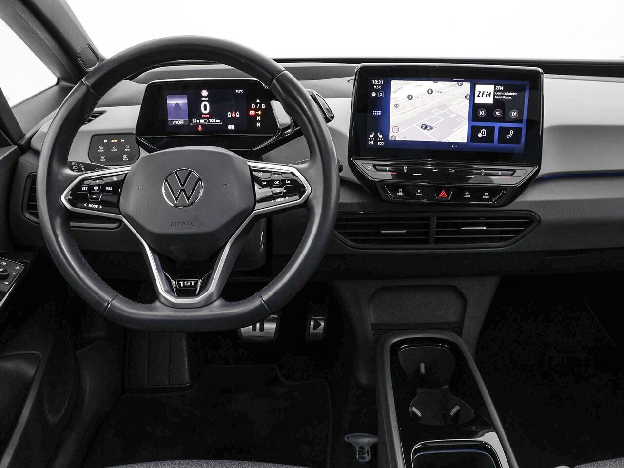 Volkswagen ID.3 First Max 204pk 58 kWh · Panoramadak · Camera · Apple/Android Car Play · Dodehoek Detectie · 20'' Inch · Steunhaak ·