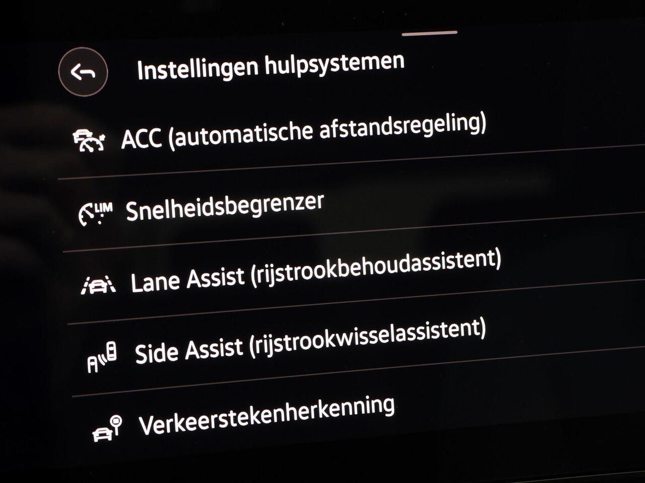 Volkswagen ID.3 First Max 204pk 58 kWh · Panoramadak · Camera · Apple/Android Car Play · Dodehoek Detectie · 20'' Inch · Steunhaak ·