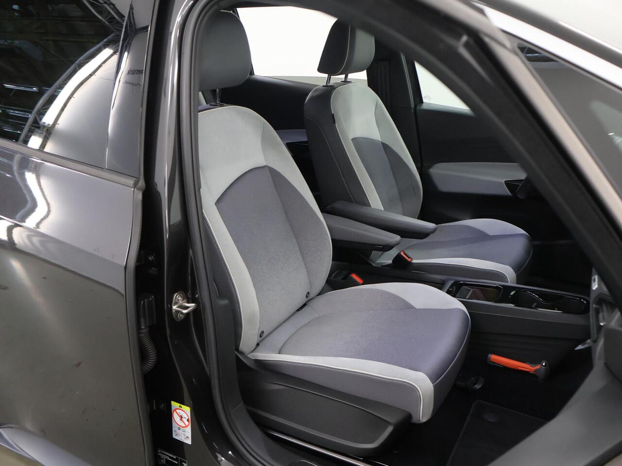 Volkswagen ID.3 First Plus 58 kWh | SOH 94,3% | Cruise Control Adaptief | Stoel/Stuurverwarming | Rijassistentie-Pakket | Navigatie | IQ Light | Apple Carplay/Android Auto | Parkeercamera |