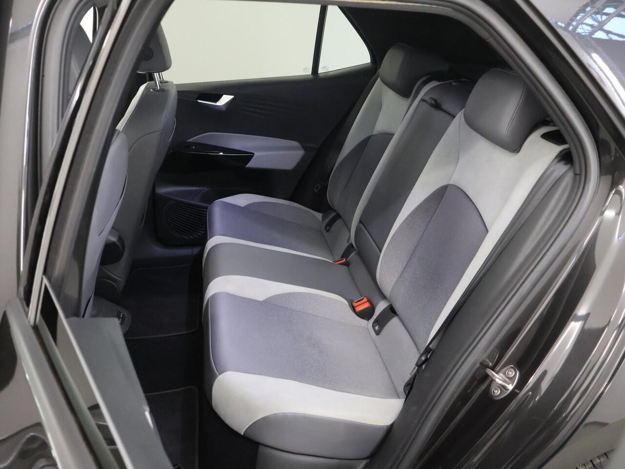 Volkswagen ID.3 First Plus 58 kWh | SOH 94,3% | Cruise Control Adaptief | Stoel/Stuurverwarming | Rijassistentie-Pakket | Navigatie | IQ Light | Apple Carplay/Android Auto | Parkeercamera |