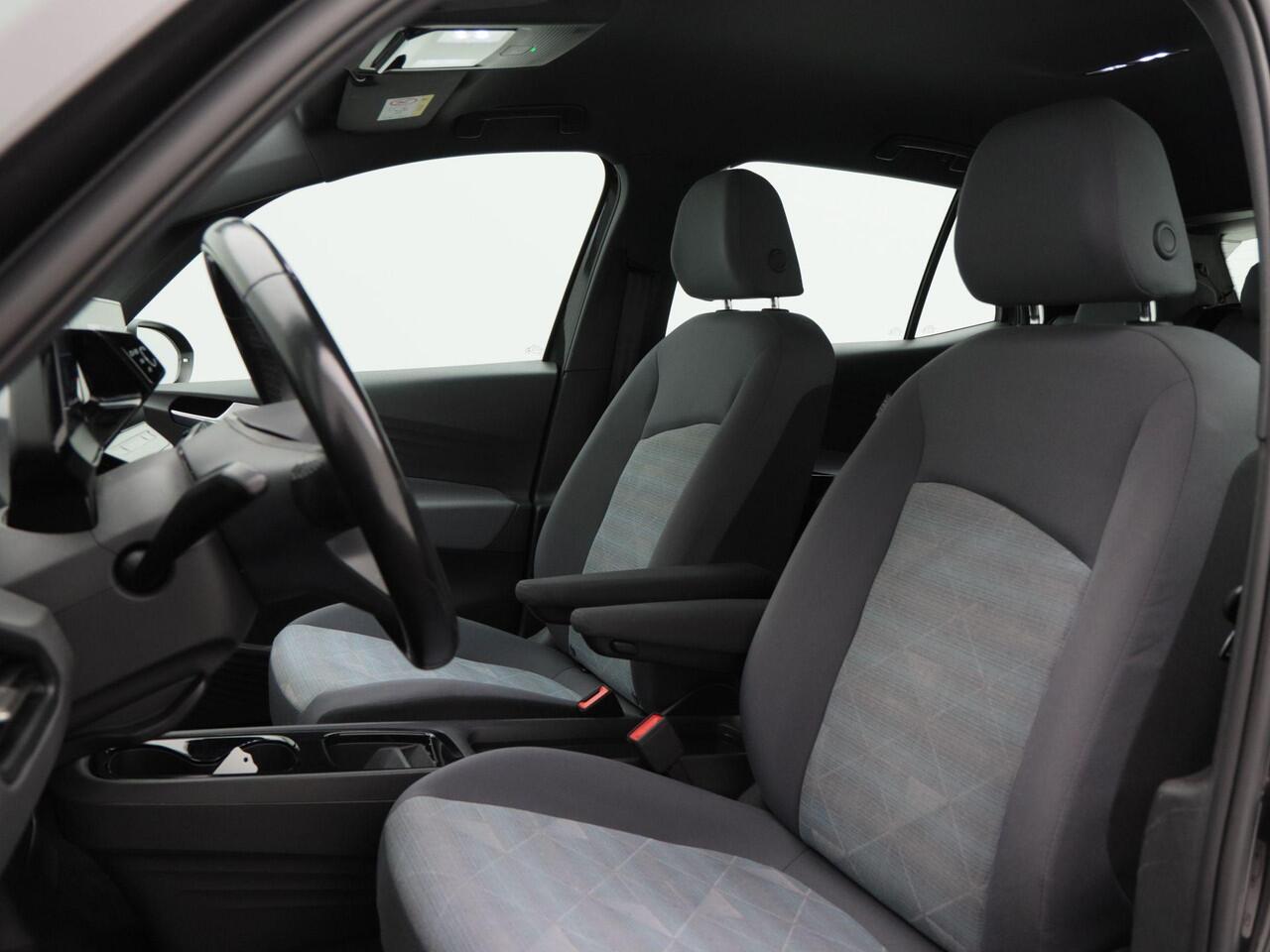 Volkswagen ID.3 First 58 kWh 204 Pk | Trekhaak Afneembaar | Adaptive Cruise | Virtual Cockpit | Stoelverwarming | LED | CarPlay | 18 Inch