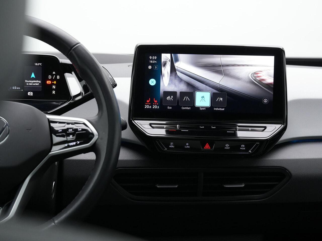 Volkswagen ID.3 First Max 58 kWh 204 pk | SOH 86% | Panoramadak | Head-up display | Elektr. verstelbare stoelen | IQ Light | Stuur-/stoelverwarming | Achteruitrijcamera