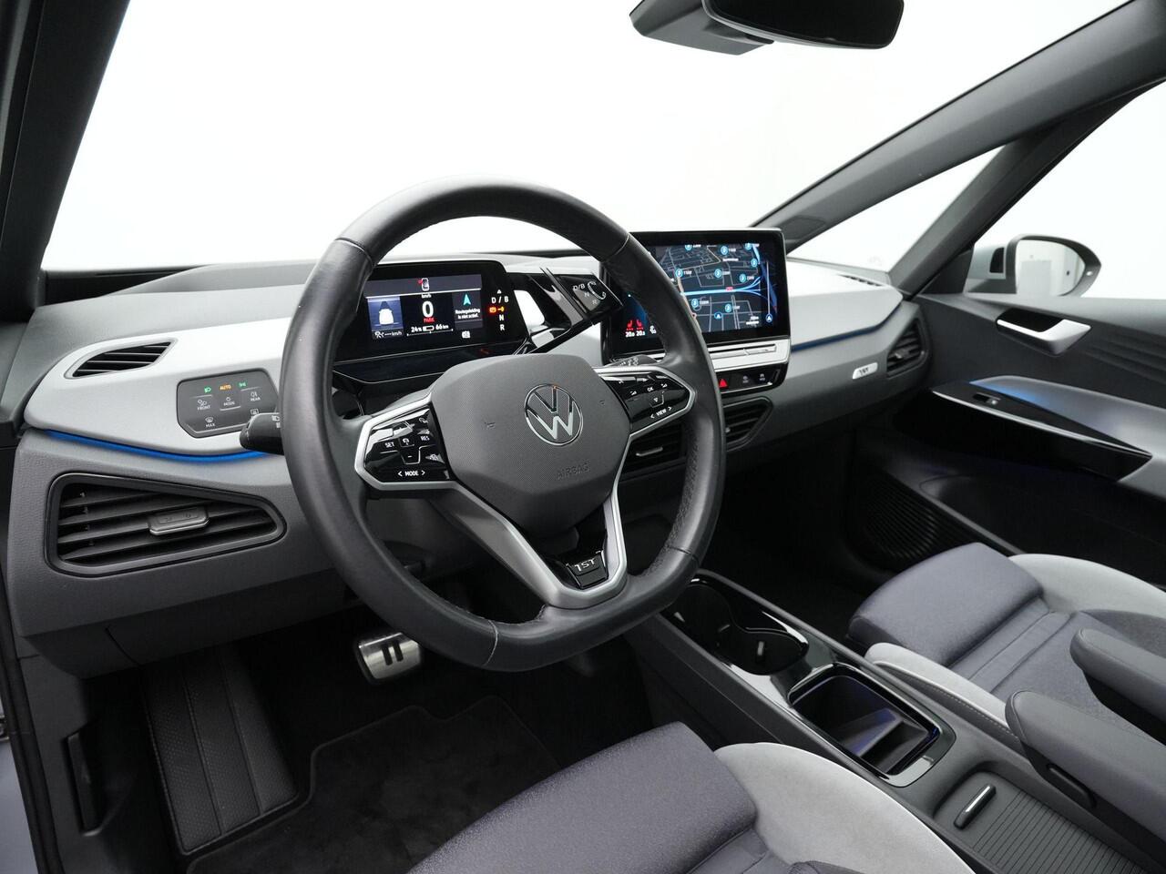 Volkswagen ID.3 First Max 58 kWh 204 pk | SOH 86% | Panoramadak | Head-up display | Elektr. verstelbare stoelen | IQ Light | Stuur-/stoelverwarming | Achteruitrijcamera
