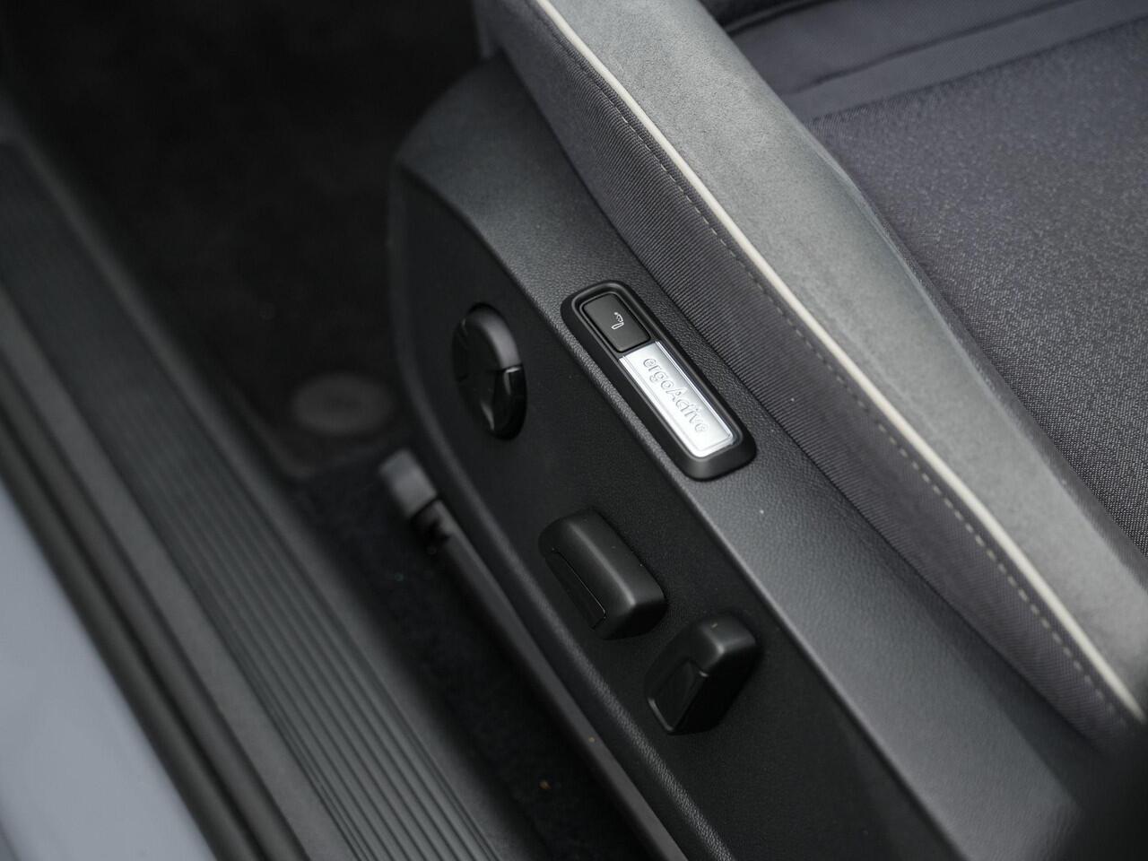 Volkswagen ID.3 First Max 58 kWh 204 pk | SOH 86% | Panoramadak | Head-up display | Elektr. verstelbare stoelen | IQ Light | Stuur-/stoelverwarming | Achteruitrijcamera