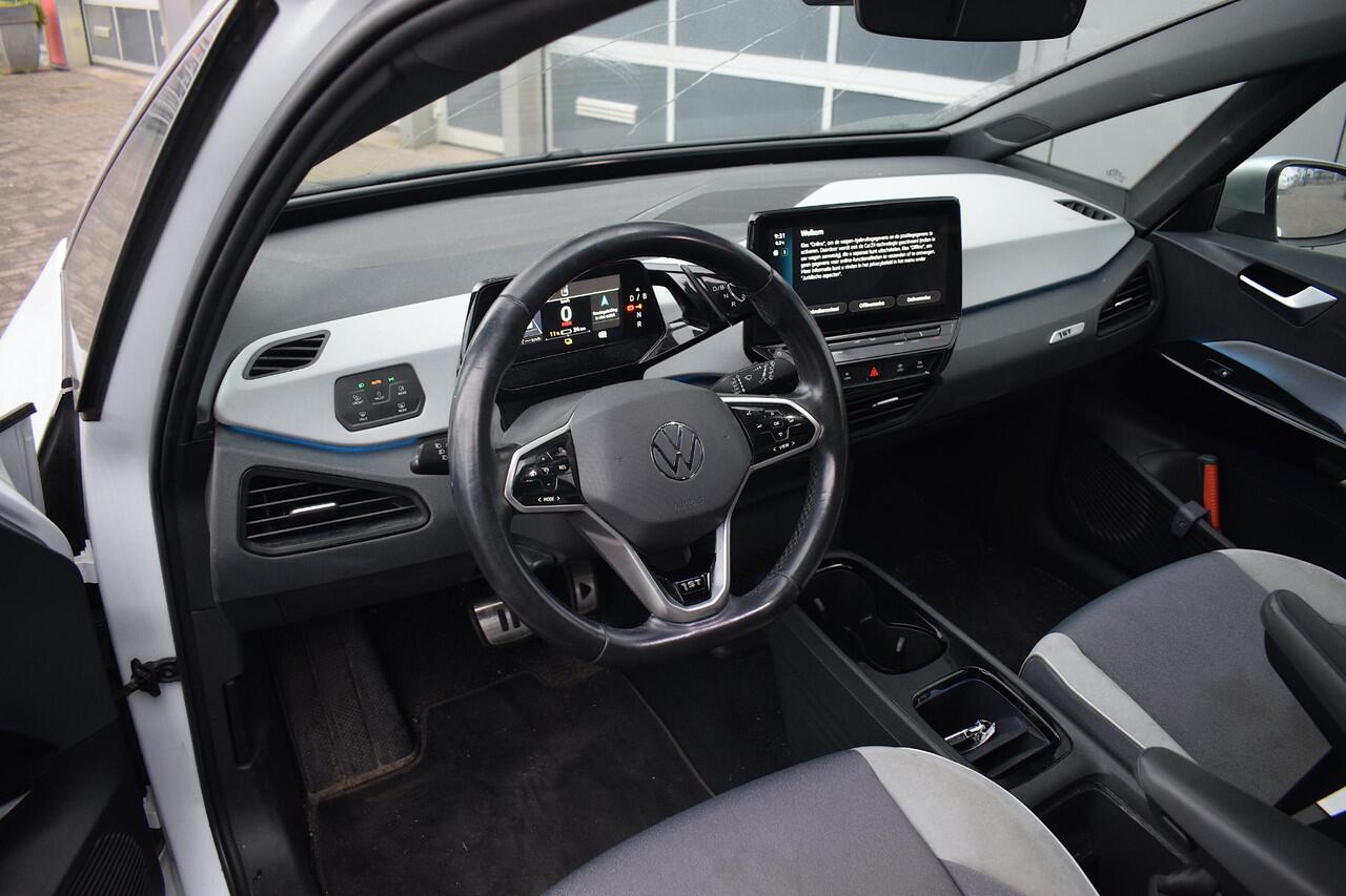 Volkswagen ID.3 First Plus 58 kWh | SOH: 93,5% | Apple CarPlay | Keyless | 19'' LM | Stoelverwarming
