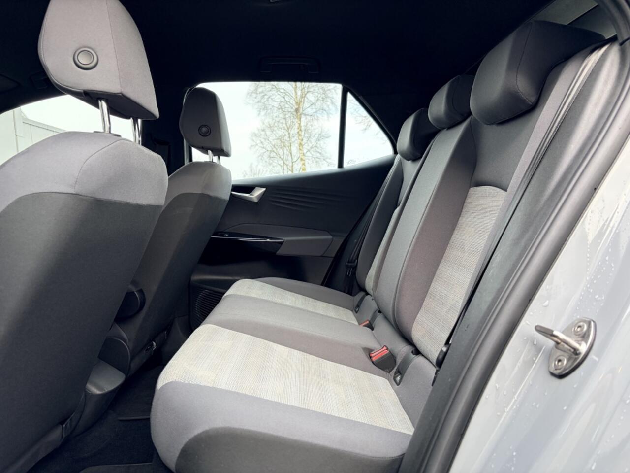 Volkswagen ID.3 First 58 kWh - 92.3% accu - trekhaak - nap! -