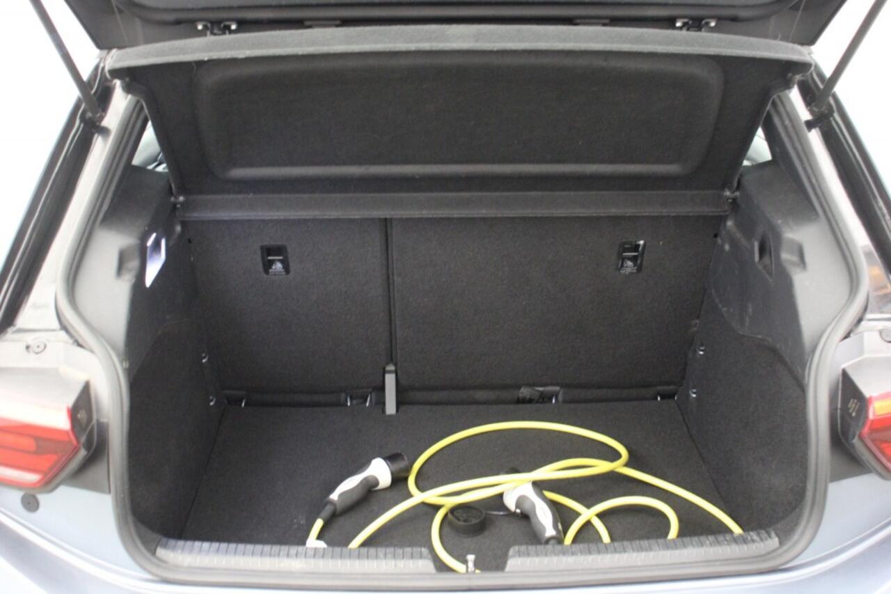 Volkswagen ID.3 Life 58 kWh - Carplay, Stoelverwarm. Adaptive Cruise, PDC, SOH 91%