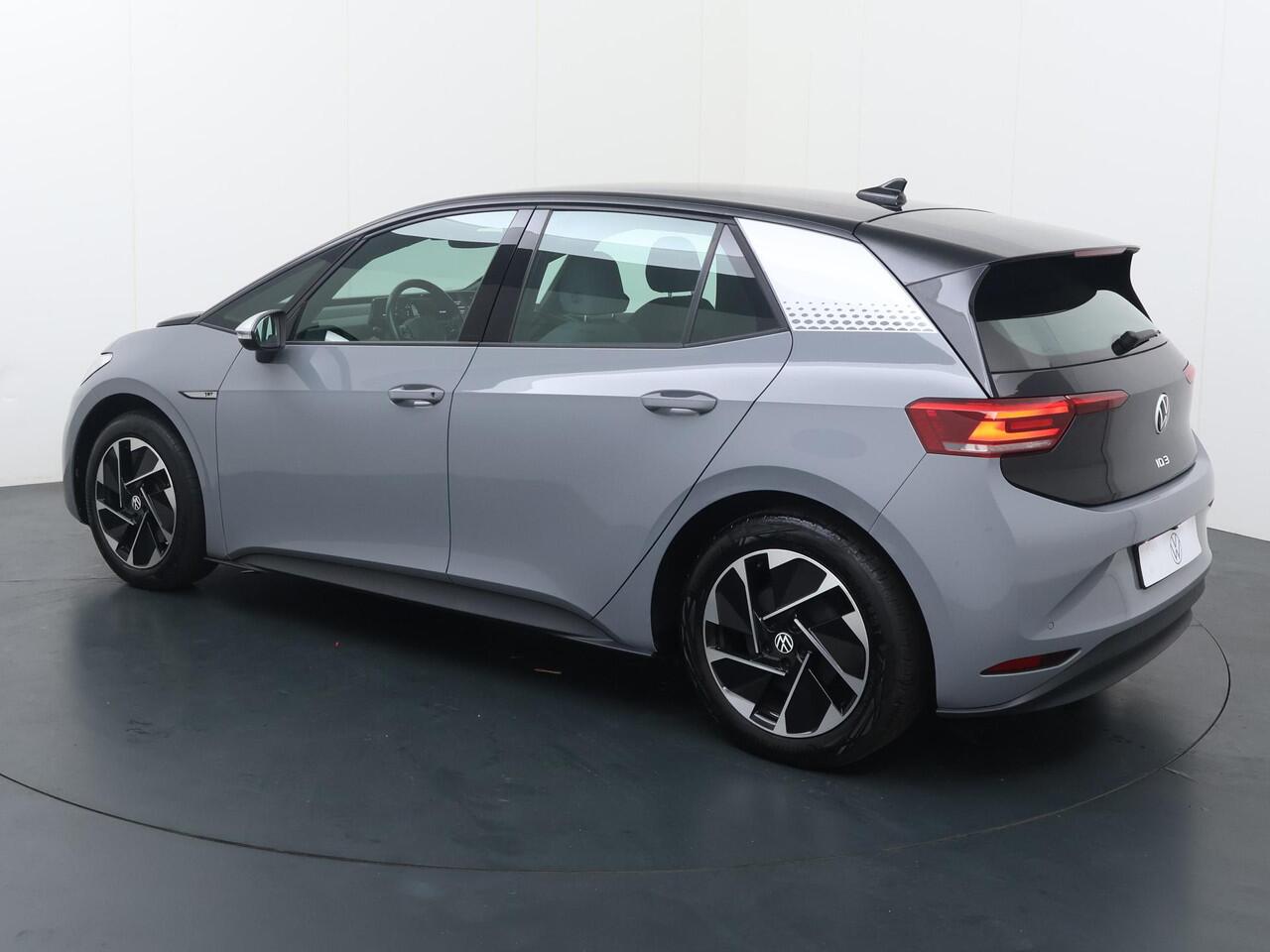 Volkswagen ID.3 First 58 kWh | 204 PK | SoH 88% | Trekhaak | Navigatiesysteem | Adaptive cruise control | Voorstoelen verwarmd |