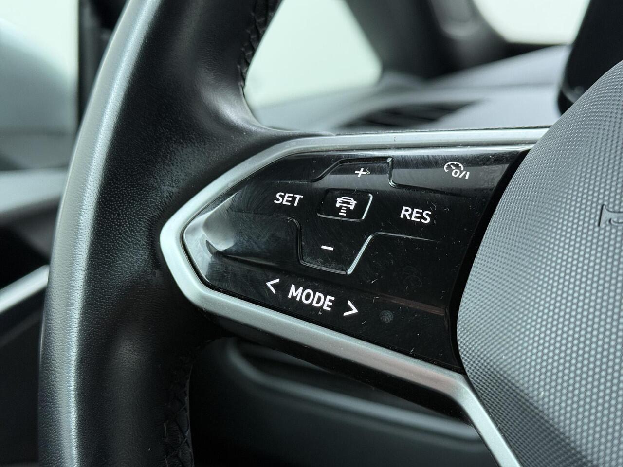 Volkswagen ID.3 First 58 kWh | 204 PK | SoH 88% | Trekhaak | Navigatiesysteem | Adaptive cruise control | Voorstoelen verwarmd |