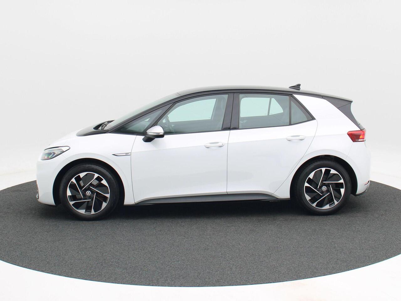 Volkswagen ID.3 First 58 kWh 204 Pk | Adaptive Cruise | Zwarte Hemel | Stoelverwarming | Climate Control | LED | Sensoren | 18 Inch