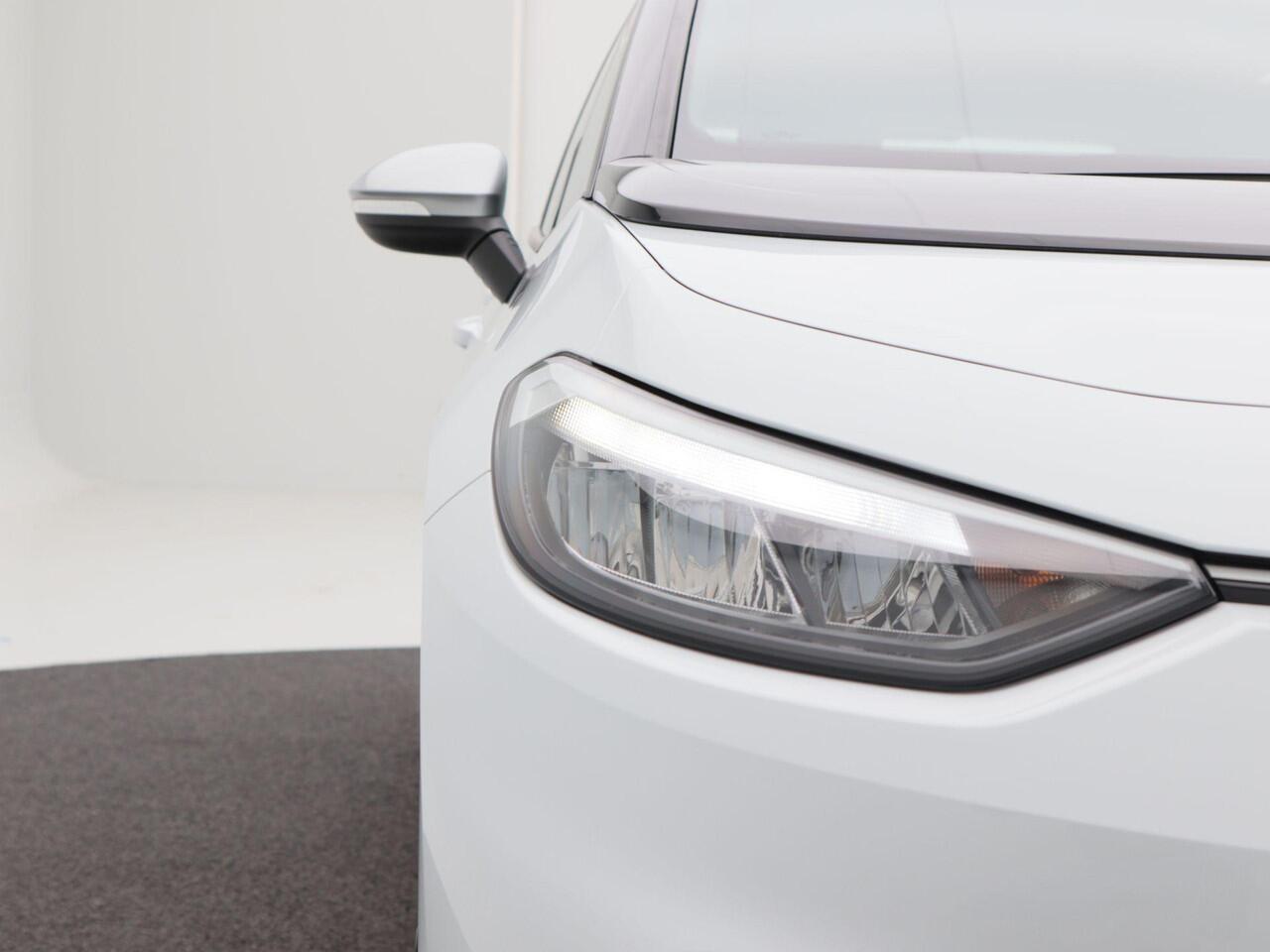 Volkswagen ID.3 First 58 kWh 204 Pk | Adaptive Cruise | Zwarte Hemel | Stoelverwarming | Climate Control | LED | Sensoren | 18 Inch