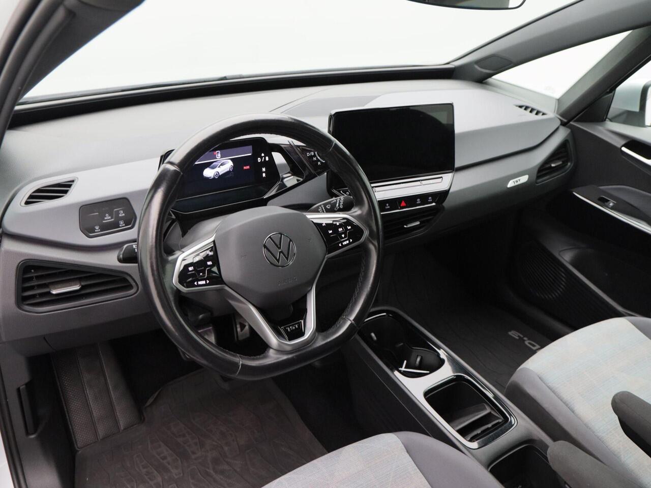 Volkswagen ID.3 First 58 kWh 204 Pk | Adaptive Cruise | Zwarte Hemel | Stoelverwarming | Climate Control | LED | Sensoren | 18 Inch