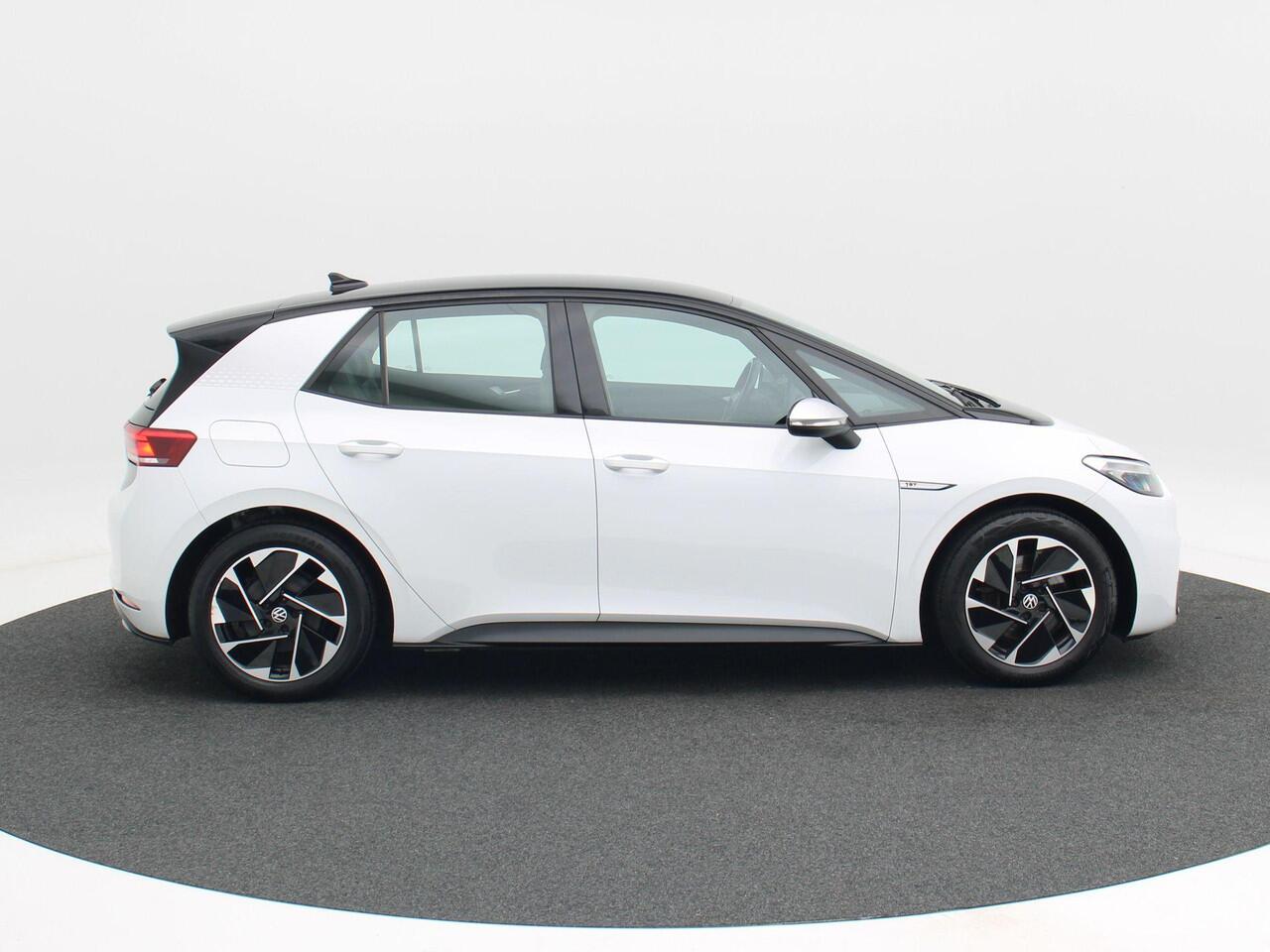 Volkswagen ID.3 First 58 kWh 204 Pk | Adaptive Cruise | Zwarte Hemel | Stoelverwarming | Climate Control | LED | Sensoren | 18 Inch