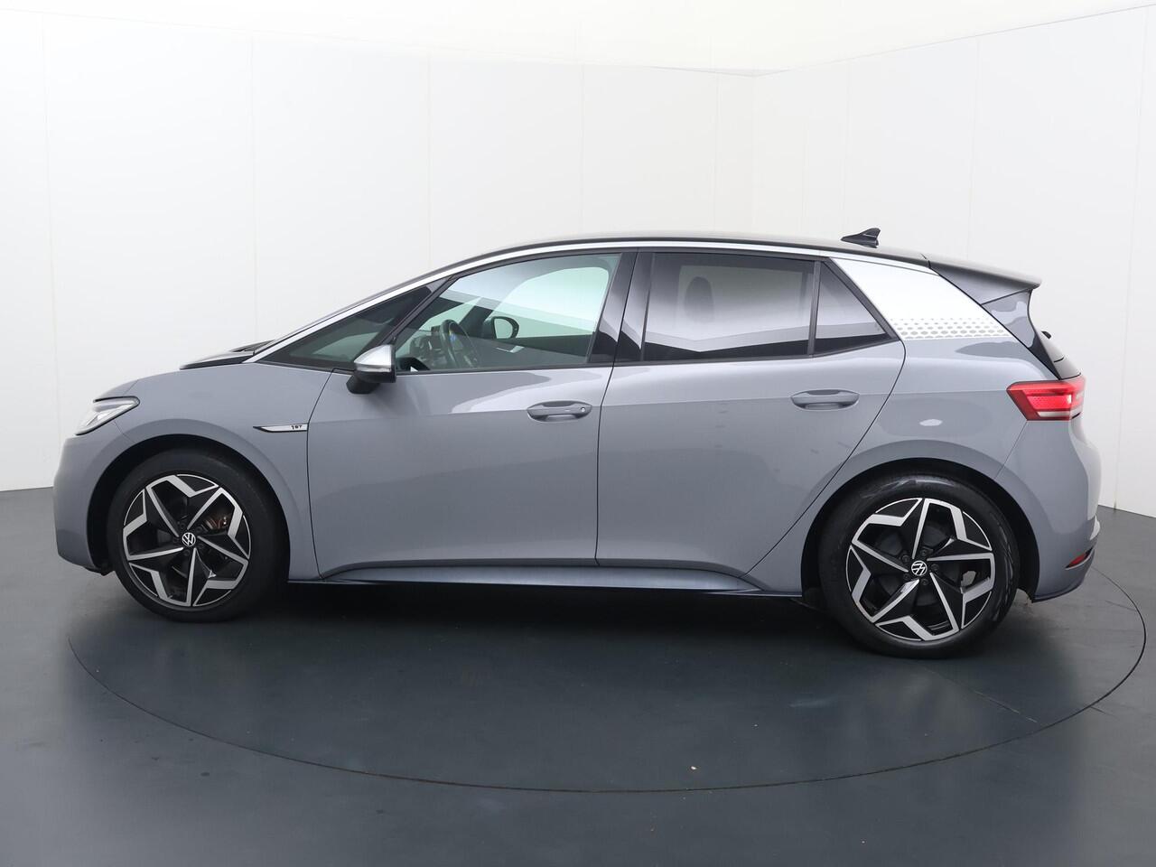 Volkswagen ID.3 First Plus 58 kWh | 204 PK | SoH 87% | Trekhaak | Achteruitrijcamera | Navigatiesysteem | Adaptive cruise control |