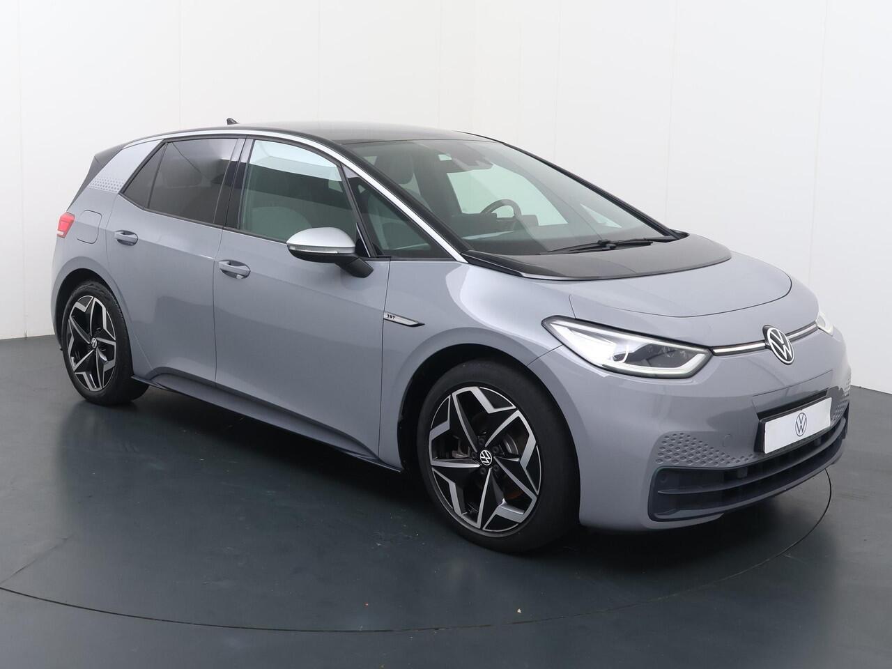 Volkswagen ID.3 First Plus 58 kWh | 204 PK | SoH 87% | Trekhaak | Achteruitrijcamera | Navigatiesysteem | Adaptive cruise control |