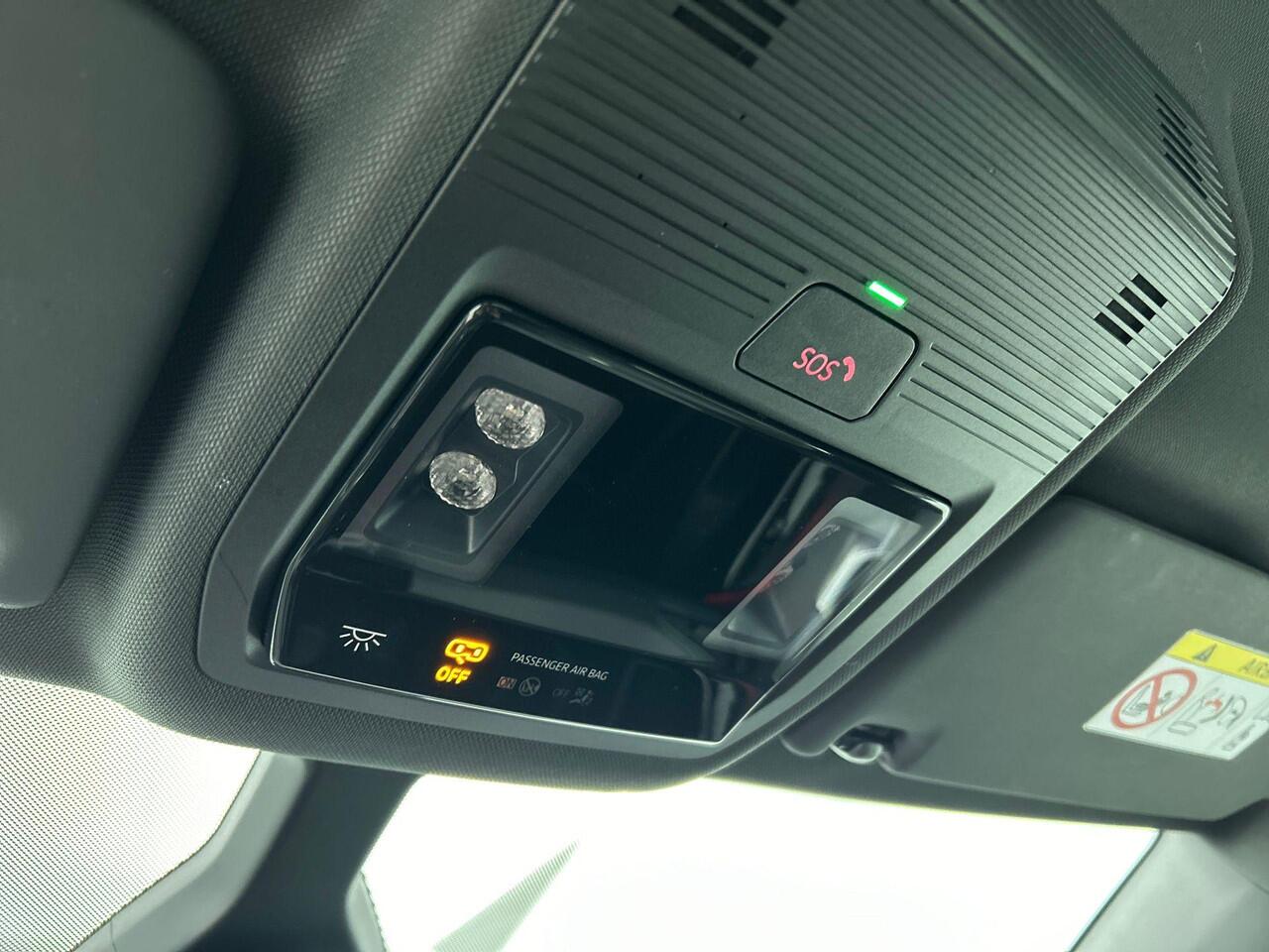 Volkswagen ID.3 Life 58 kWh Navigatie Apple Carplay/Android Auto Parkeersensoren Adaptive Cruise Control Stoel- en stuurverwarming Lichtmetalen velgen Climate Control